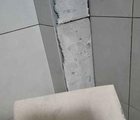 乌兰瓷砖空鼓维修公司分享下厨房瓷砖脱落的补救措施。